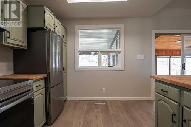 732 12b Street N, House detached with 2 bedrooms, 1 bathrooms and 2 parking in Lethbridge AB | Image 15