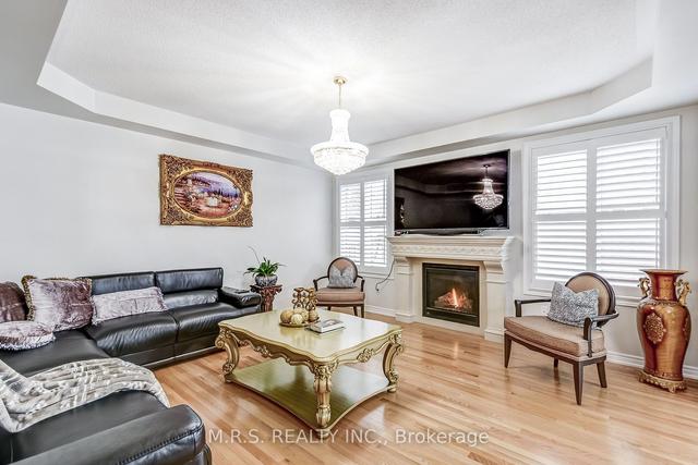 11 Hanbury Cres, House detached with 5 bedrooms, 5 bathrooms and 6 parking in Brampton ON | Image 8