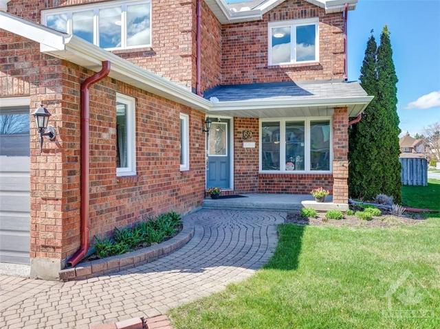 69 Castlethorpe Crescent, House detached with 4 bedrooms, 4 bathrooms and 6 parking in Ottawa ON | Image 3