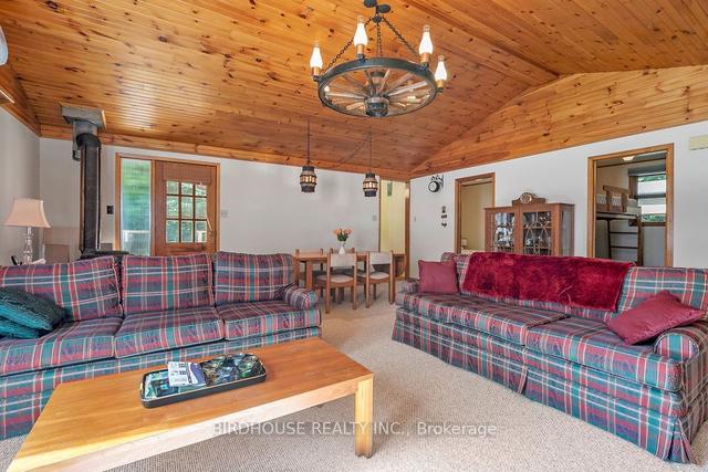 92 Laidlaw Dr, House detached with 4 bedrooms, 1 bathrooms and 12 parking in Kawartha Lakes ON | Image 6