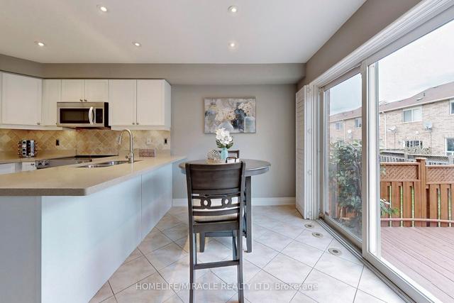 952 Zelinsky Cres, House semidetached with 3 bedrooms, 3 bathrooms and 3 parking in Milton ON | Image 5
