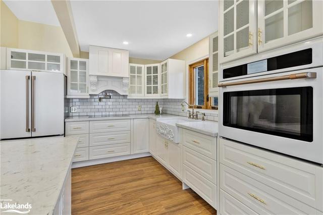 164 Santos Lane, House detached with 5 bedrooms, 2 bathrooms and 8 parking in Wasaga Beach ON | Image 3