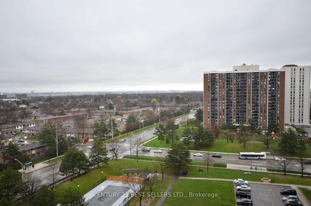 1407 - 25 Kensington Rd, Condo with 3 bedrooms, 2 bathrooms and 1 parking in Brampton ON | Image 3