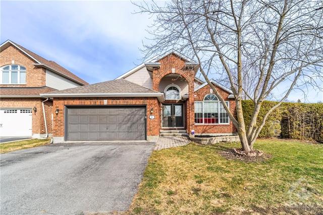 94 Shaughnessy Crescent, House detached with 3 bedrooms, 3 bathrooms and 6 parking in Ottawa ON | Image 1