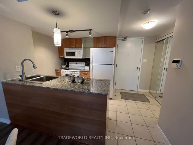 1806 - 38 Grenville St, Condo with 1 bedrooms, 1 bathrooms and 0 parking in Toronto ON | Image 4