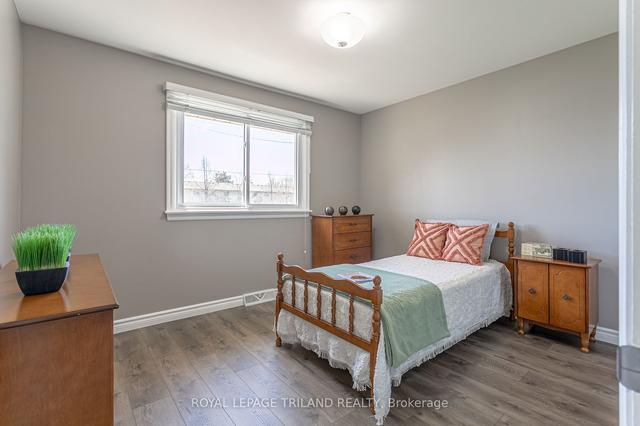 1748 Trafalgar St, House detached with 3 bedrooms, 2 bathrooms and 5 parking in London ON | Image 5