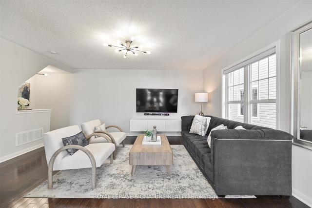 884 Brassard Circ, House attached with 2 bedrooms, 2 bathrooms and 3 parking in Milton ON | Image 5
