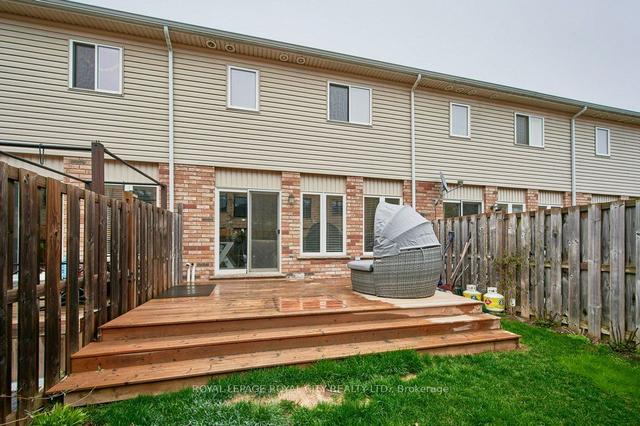 93 Mussen St, House attached with 3 bedrooms, 3 bathrooms and 3 parking in Guelph ON | Image 16