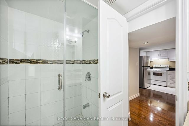 12 Huntington Ave, House detached with 2 bedrooms, 2 bathrooms and 5 parking in Toronto ON | Image 13