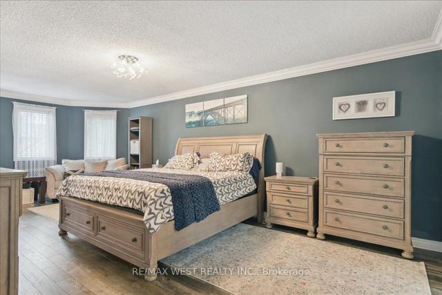 20 Iris Cres, House detached with 4 bedrooms, 4 bathrooms and 4 parking in Brampton ON | Image 6