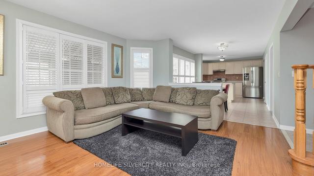 155 Whitwell Dr, House detached with 4 bedrooms, 4 bathrooms and 6 parking in Brampton ON | Image 3