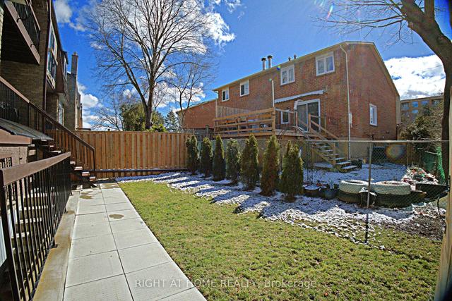 122 Dollery Crt, House semidetached with 4 bedrooms, 4 bathrooms and 5 parking in Toronto ON | Image 13
