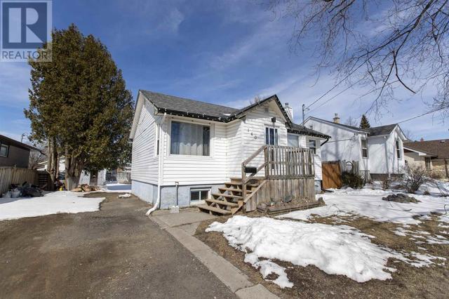 140 Algonquin St S, House detached with 3 bedrooms, 2 bathrooms and null parking in Thunder Bay ON | Image 2