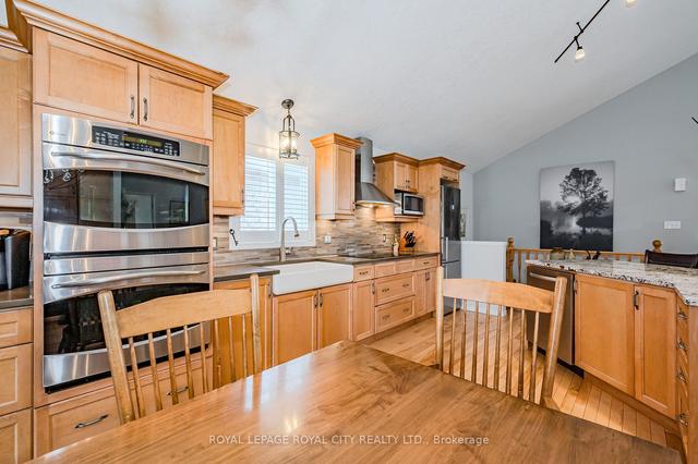 17 Milson Cres, House detached with 1 bedrooms, 3 bathrooms and 3 parking in Guelph ON | Image 9