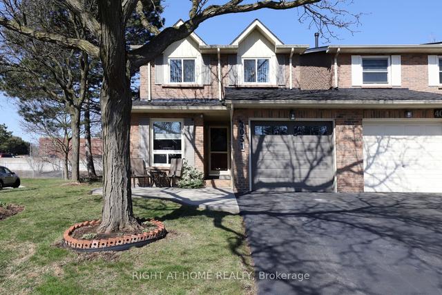 4051 Farrier Crt, House semidetached with 3 bedrooms, 2 bathrooms and 3 parking in Mississauga ON | Image 1