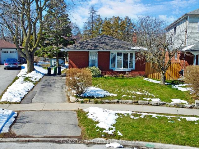 40 Fordover Dr, House detached with 3 bedrooms, 2 bathrooms and 3 parking in Toronto ON | Image 1
