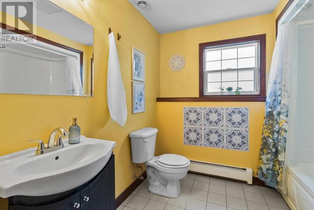 31 Sandy Point, House detached with 6 bedrooms, 4 bathrooms and null parking in Halifax NS | Image 27