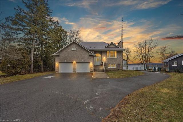 1 Leavis Shores, House detached with 2 bedrooms, 3 bathrooms and 6 parking in Frontenac Islands ON | Image 1
