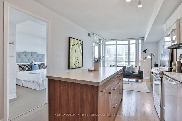2015 - 21 Iceboat Terr, Condo with 1 bedrooms, 1 bathrooms and 1 parking in Toronto ON | Image 17