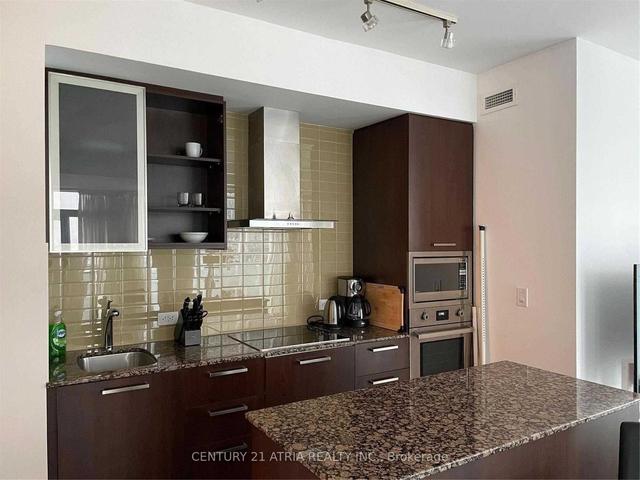 1702 - 12 York St, Condo with 2 bedrooms, 2 bathrooms and 1 parking in Toronto ON | Image 4