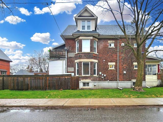 191 Humberside Ave, House detached with 5 bedrooms, 4 bathrooms and 2 parking in Toronto ON | Image 2