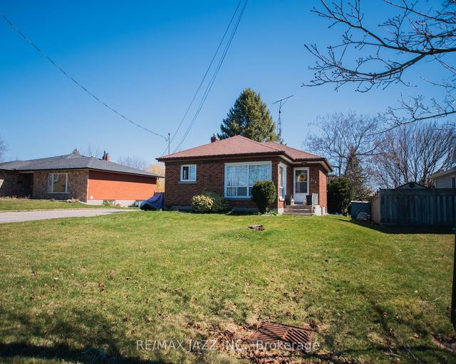 313 Kendalwood Rd, House detached with 2 bedrooms, 1 bathrooms and 4 parking in Whitby ON | Image 1