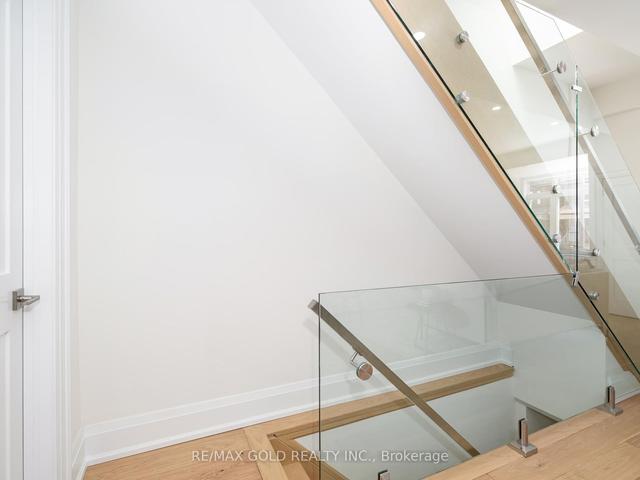 1007 Ossington Ave, House detached with 3 bedrooms, 4 bathrooms and 0 parking in Toronto ON | Image 11