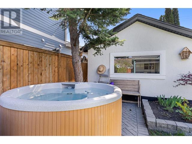 807 Coronation Avenue, House detached with 2 bedrooms, 1 bathrooms and 1 parking in Kelowna BC | Image 17