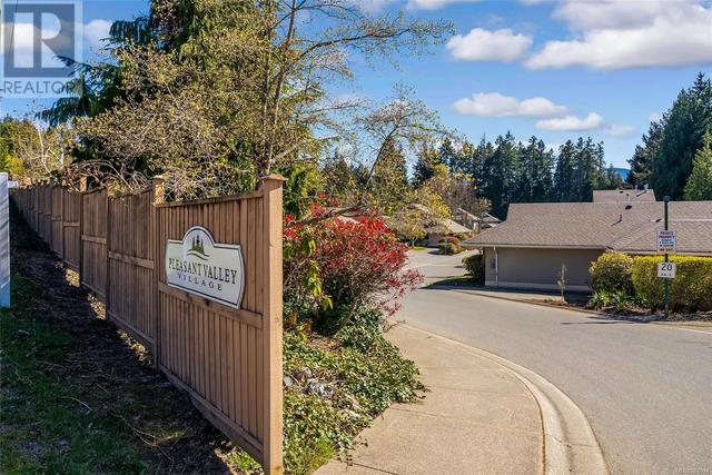 6023 Jake's Pl, House attached with 2 bedrooms, 2 bathrooms and 2 parking in Nanaimo BC | Image 36