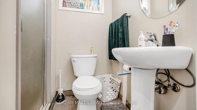 28 Gravenhurst Ave, House semidetached with 4 bedrooms, 4 bathrooms and 7 parking in Toronto ON | Image 19