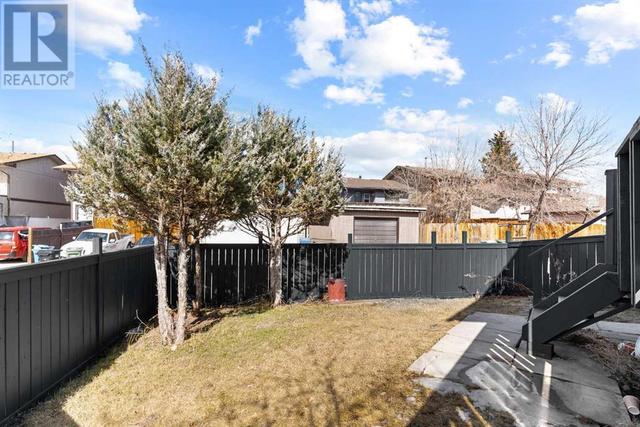 256 Whiteridge Place Ne, House semidetached with 4 bedrooms, 3 bathrooms and 3 parking in Calgary AB | Image 41