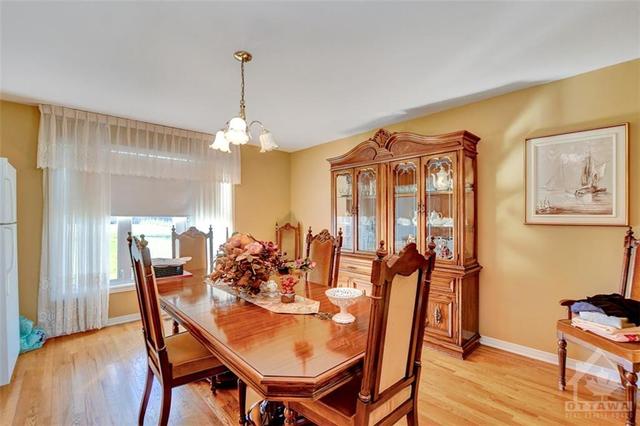 113 Huntley Manor Drive, House detached with 4 bedrooms, 3 bathrooms and 6 parking in Ottawa ON | Image 5