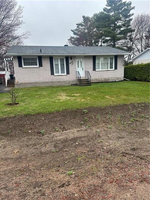 96 Hemlock Street, House detached with 3 bedrooms, 1 bathrooms and 4 parking in Petawawa ON | Card Image