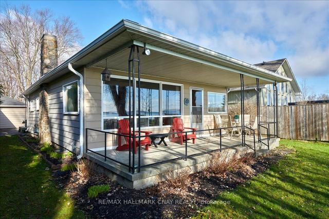 297 Beach Rd, House detached with 3 bedrooms, 1 bathrooms and 5.5 parking in Innisfil ON | Image 5