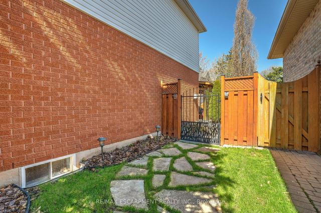1056 Augustus Dr, House detached with 3 bedrooms, 3 bathrooms and 3 parking in Burlington ON | Image 24