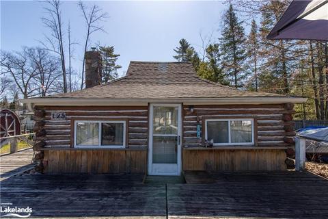 125 River Road E, House detached with 2 bedrooms, 1 bathrooms and 5 parking in Wasaga Beach ON | Card Image