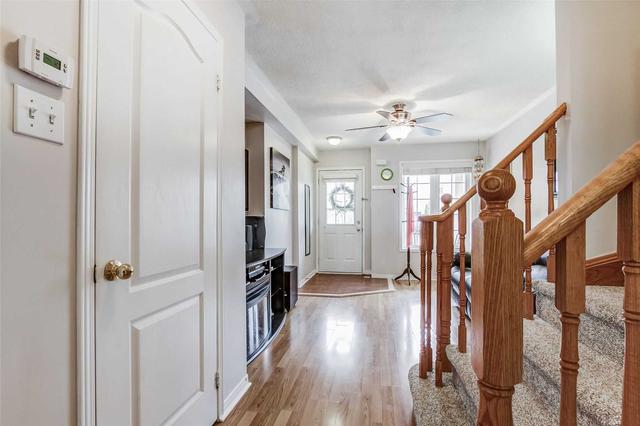 2275 Braeswood Lane, House attached with 3 bedrooms, 2 bathrooms and 2 parking in Burlington ON | Image 4