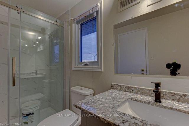 35 - 55 Ashley Cres, Townhouse with 3 bedrooms, 2 bathrooms and 2 parking in London ON | Image 7