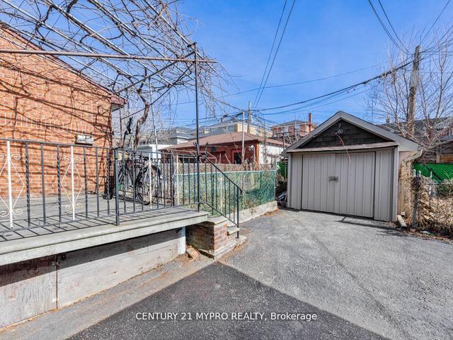 1943 Dufferin St, House detached with 3 bedrooms, 4 bathrooms and 3 parking in Toronto ON | Image 16