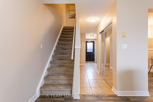 38 - 355 Sandringham Cres, Townhouse with 3 bedrooms, 2 bathrooms and 1 parking in London ON | Image 4