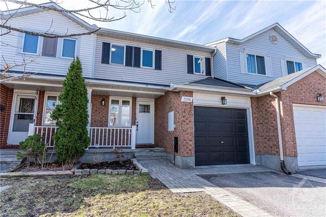 2104 Sacramento Drive, Townhouse with 3 bedrooms, 2 bathrooms and 3 parking in Ottawa ON | Image 2