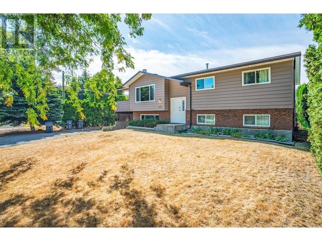 683 San Michelle Road, House detached with 4 bedrooms, 3 bathrooms and 6 parking in Kelowna BC | Image 3