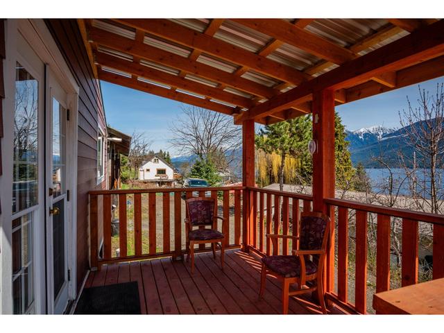 3553 Sprague Street, House detached with 2 bedrooms, 2 bathrooms and null parking in Central Kootenay D BC | Image 20