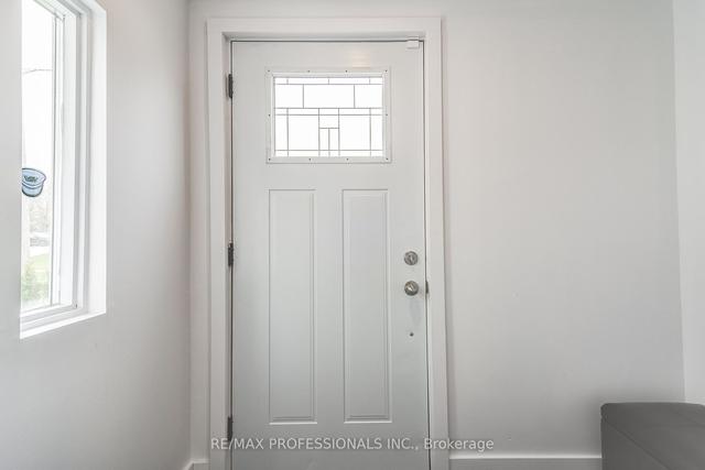 127 Chestnut Cres, House semidetached with 3 bedrooms, 2 bathrooms and 2 parking in Toronto ON | Image 23