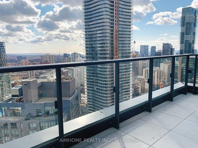 3208 - 955 Bay St, Condo with 3 bedrooms, 2 bathrooms and 1 parking in Toronto ON | Image 4