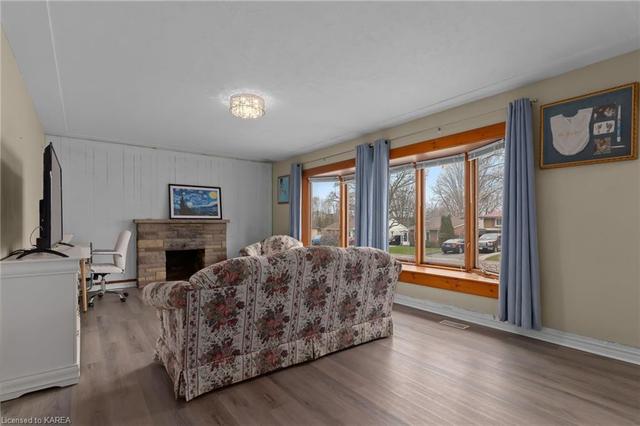 310 Arrowhead Place, House detached with 3 bedrooms, 2 bathrooms and 3 parking in Kingston ON | Image 6