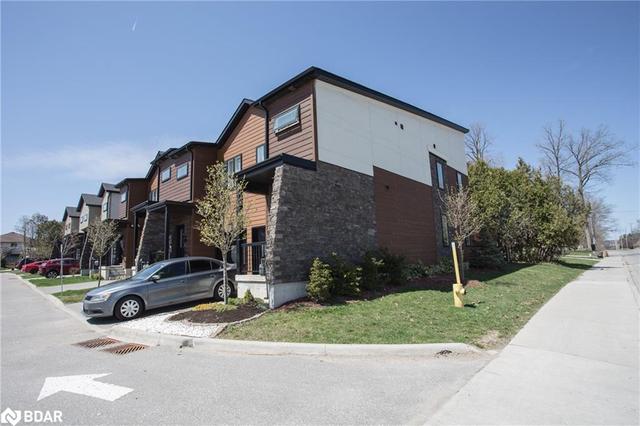28 Stonehart Lane Lane, House attached with 2 bedrooms, 1 bathrooms and 2 parking in Barrie ON | Image 9