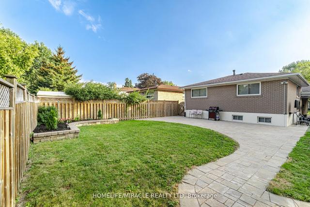 66 Farmington Dr, House detached with 3 bedrooms, 2 bathrooms and 4 parking in Brampton ON | Image 14