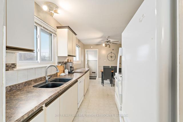71 Gulliver Cres, House semidetached with 3 bedrooms, 2 bathrooms and 3 parking in Brampton ON | Image 2