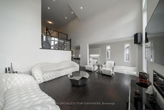 57 Appleyard Ave, House detached with 5 bedrooms, 6 bathrooms and 7 parking in Vaughan ON | Image 3